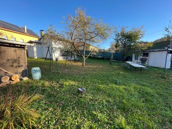 Predam pozemok s rozlohou 916 m² s chatkou a garážou - 6