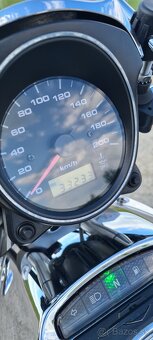 Suzuki Intruder M800 - 6