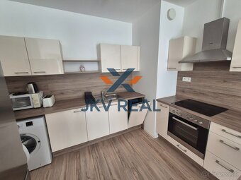 3D OBHLIADKA PRÍJEMNÝ 2-IZB.BYT S LOGGIOU A PARKOVANÍM, PET - 6