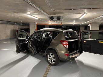 Toyota RAV4 2010 - 6