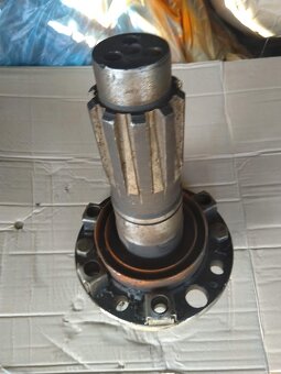 Hnací hriadeľ DT-75 - 6