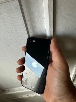 Apple iPhone SE 2020 - 6