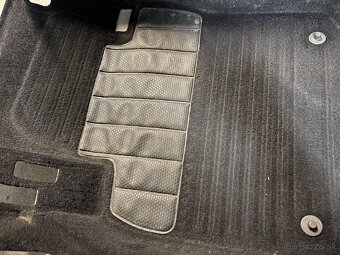 skoda octavia 2 DSG cierny koberec neposkodeny facelift - 6