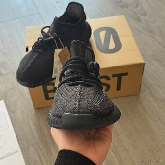 Yeezy Boost 350 V2 Onyx – veľkosť 42 2/3 (UK 8.5) - 6