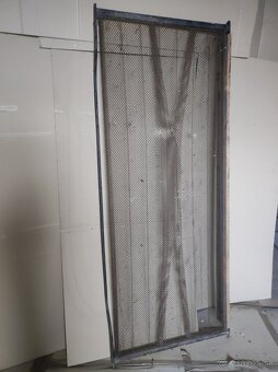 Panelákové dvere, matrace, kovový rošt - 6