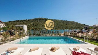 FOR SALE NA PREDAJ exkluzívna vila pri mori, priamo na plá - 6