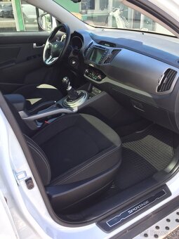 Kia Sportage 2.0 CRDi 4WD Silver 11 990 € / 97200km - 6