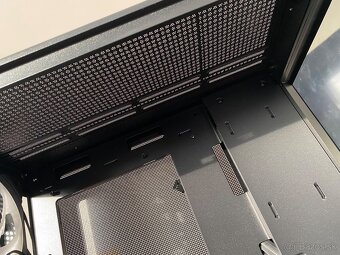 🖥️ PC skrinka – Zalman P10 Black - 6