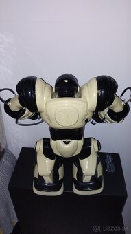 Predám robota Robosapien X - 6