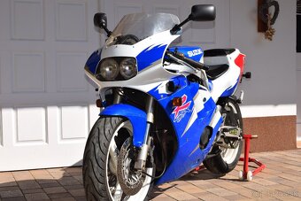 SUZUKI GSX-R 400 - 6