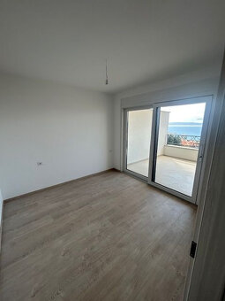 4 izb. Chorvátsko, Makarska, 122m2, terasa, p.2/3, 2x parkin - 6