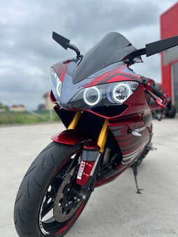Yamaha YZF R1 - 6