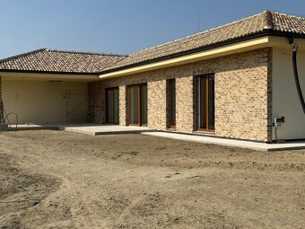 Luxusný 4-izb.Bungalov s dvojgarážou, s fotovoltaikou...... - 6