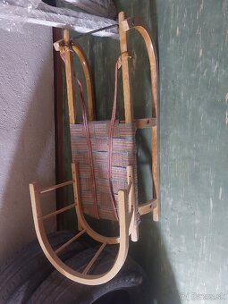 Detske drevene sanky s operadlom - 6