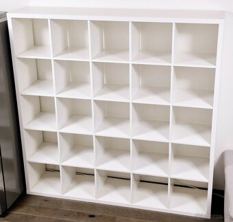 Kallax IKEA 5x5 kniznica alebo predelovacia stena super stav - 6