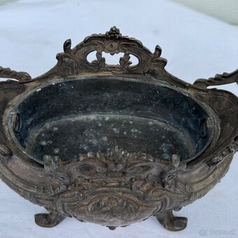 Starožitná zdobená žardiniéra s ružičkama - 6