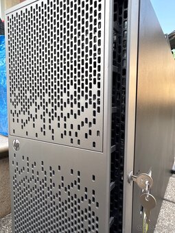 HP ProLiant ML350e Gen8 – výkonný server pre firmy - 6
