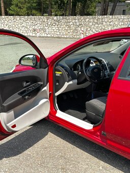 Kia ceed 1.4 77kW benzín 2008 - 6