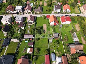 REZERVOVANÉ Na predaj krásny stavebný pozemok v obci... - 6