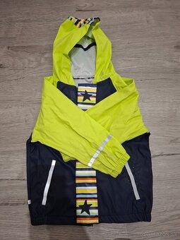 Čierno-zelená bunda do dazda vel. 104 - 6
