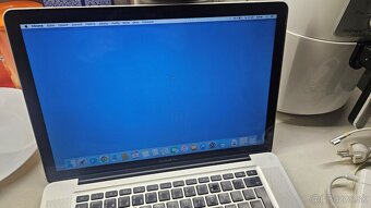 Väčší 15-palcový Macbook Pro 2009 - plne funkčný - 6