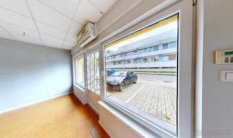 CENTRUM jedinečný priestor s výkladom + terasa + záhrada - 6