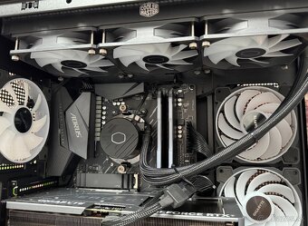 Ryzen 7 5800X3D\32GB\RTX 4070Ti\SSD\1000W Zdroj - 6