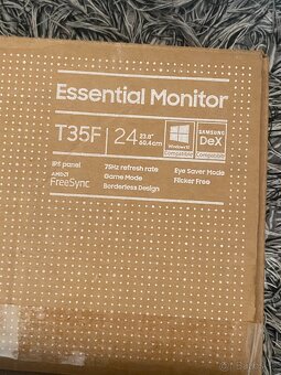 SAMSUNG 24" - 6