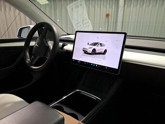 Tesla model Y long range dual motor modelovy rok 2023 - 6