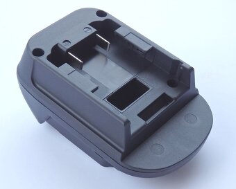 Adaptér MILWAUKEE / MAKITA 18V - 6