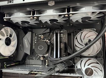 Ryzen 7 5800X3D\32GB\RTX 4070Ti\SSD\1000W Zdroj - 6