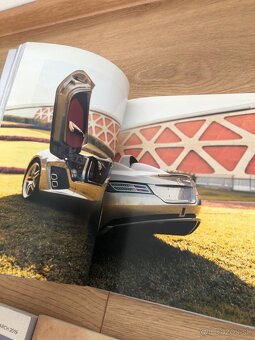 katalogy sothebys christies - 6