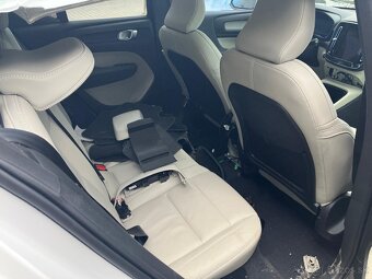 XC40 2024 / Full / výhodný, poškodený / 4x4 / 2.0 - 6