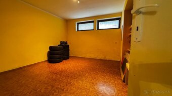 Dvojgeneračný rodinný dom v centre Majcichova – bývanie aj i - 6