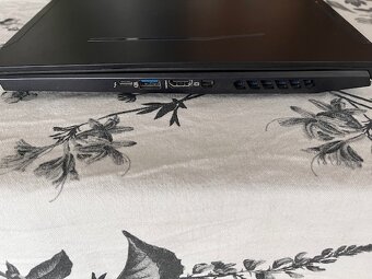 Acer Predator Helios 300 Abyssal Black kovový - 6