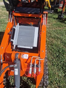 Mininakladač MACAO YT180 - 6