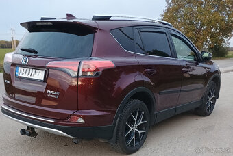 Predám Rav4 hybrid 2017 - 6