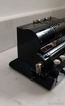 Starožitná mechanická kalkulačka - 6