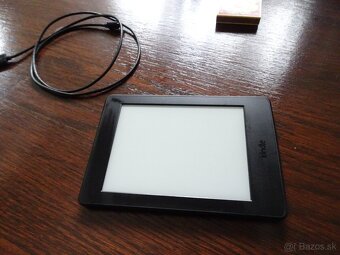 Predám elektronickú čítačku kníh-digitálnu zn.KINDLE - 6