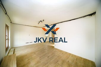 4 izbový rodinný dom s garážou v tichej lokalite - 6