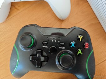 Xbox Series S + 3 ovladace - 6