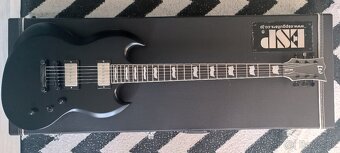 Predám elektrickú gitaru ESP LTD VIPER 400 Baritone Black - 6