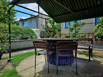 Väčší rodinný dom - garáže pre 4 autá - 6