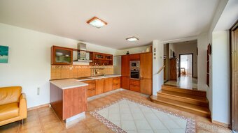 Vysnívaný dom v Piešťanoch – komfort, pokoj a nádherná záhra - 6