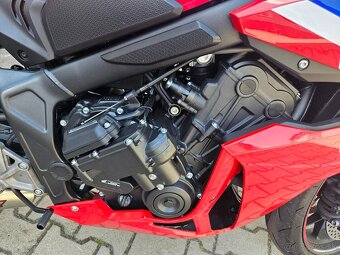 Honda CBR650R - 6