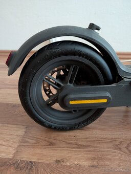 predám Xiaomi Mi Electric Scooter Pro 1 - 6