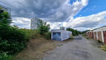 Predám suchú peknú veľkú garáž KE Juh Jarmočná ul. po rekonš - 6