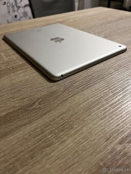9.7” tablet iPad 5.generacia 32GB Silver TOP stav - 6