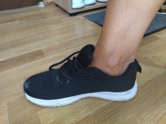 Tenisky Adidas  12€ - 6