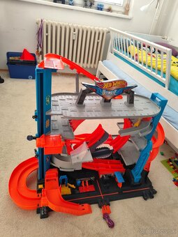 Hotwheels garáž žralok - 6